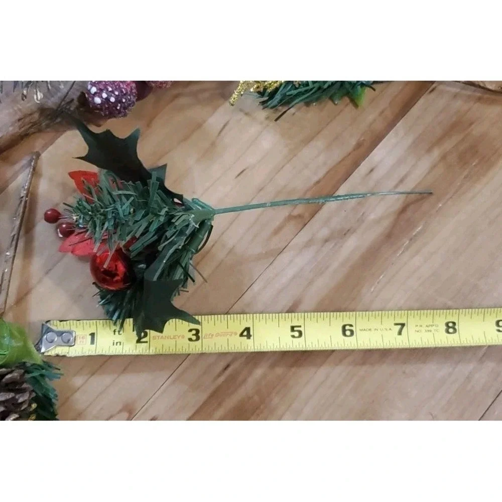 Lot Of Christmas Floral Picks Fruit Berries Pinecones Presents Lot Of 12‎